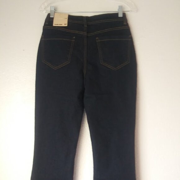Studio 12 women's size 7 dark blue flare jeans - Picture 5 of 13